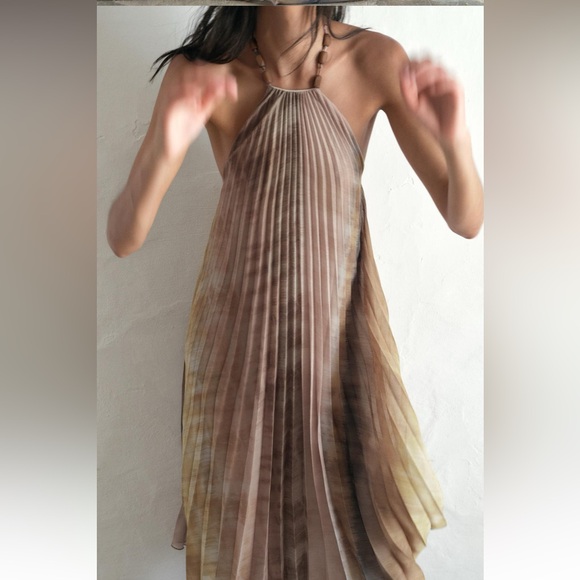 Tie dye halter pleated multicolored midi dress with beaded neck strap - Picture 8 of 11